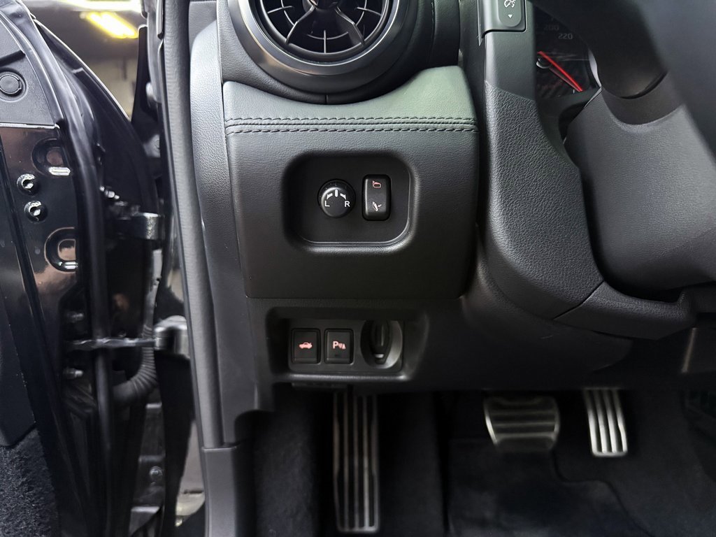 Used 2017 Nissan GT-R Premium image 14