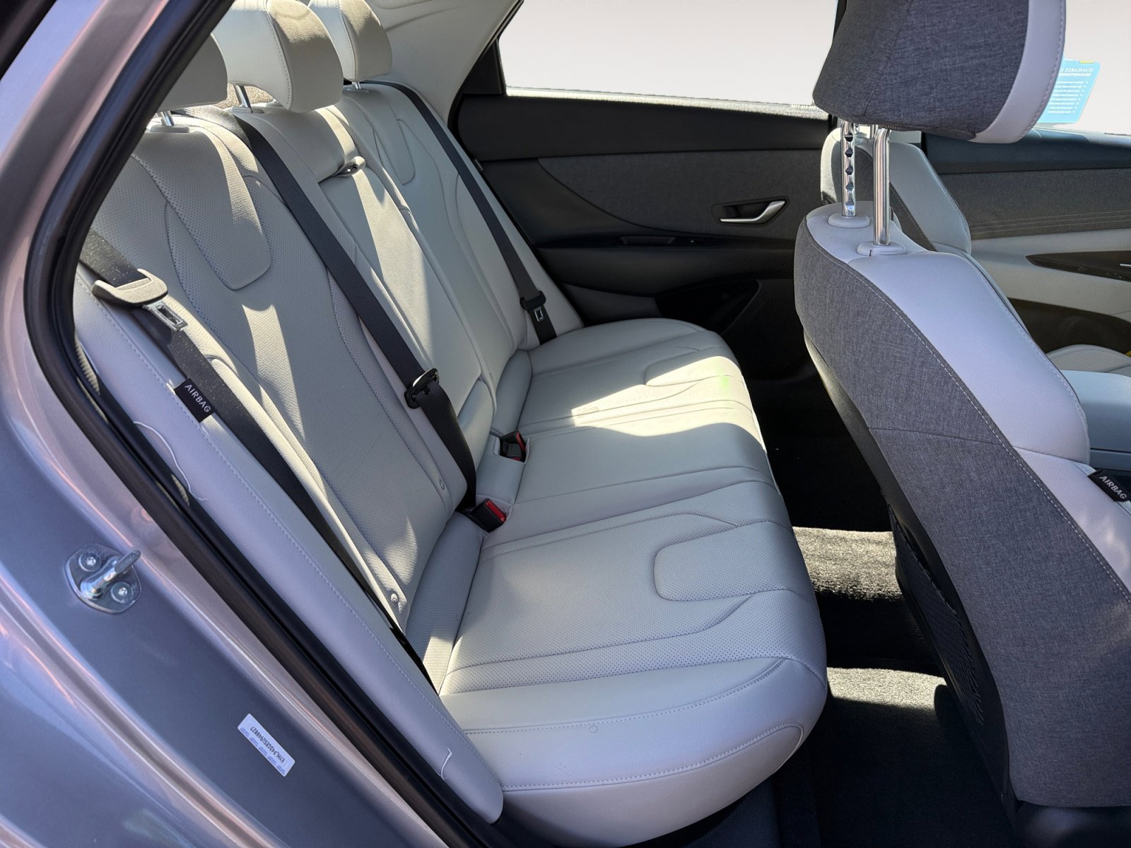 Certified 2025 Hyundai Elantra Limited image 18