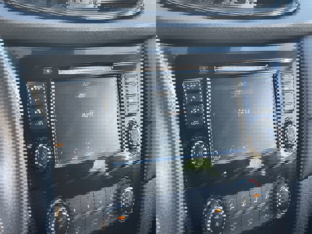 Used 2020 Nissan Rogue S image 24