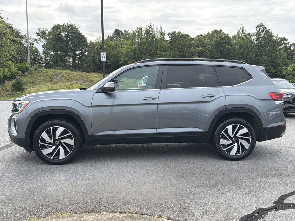 Used 2024 Volkswagen Atlas SE FWD image 2
