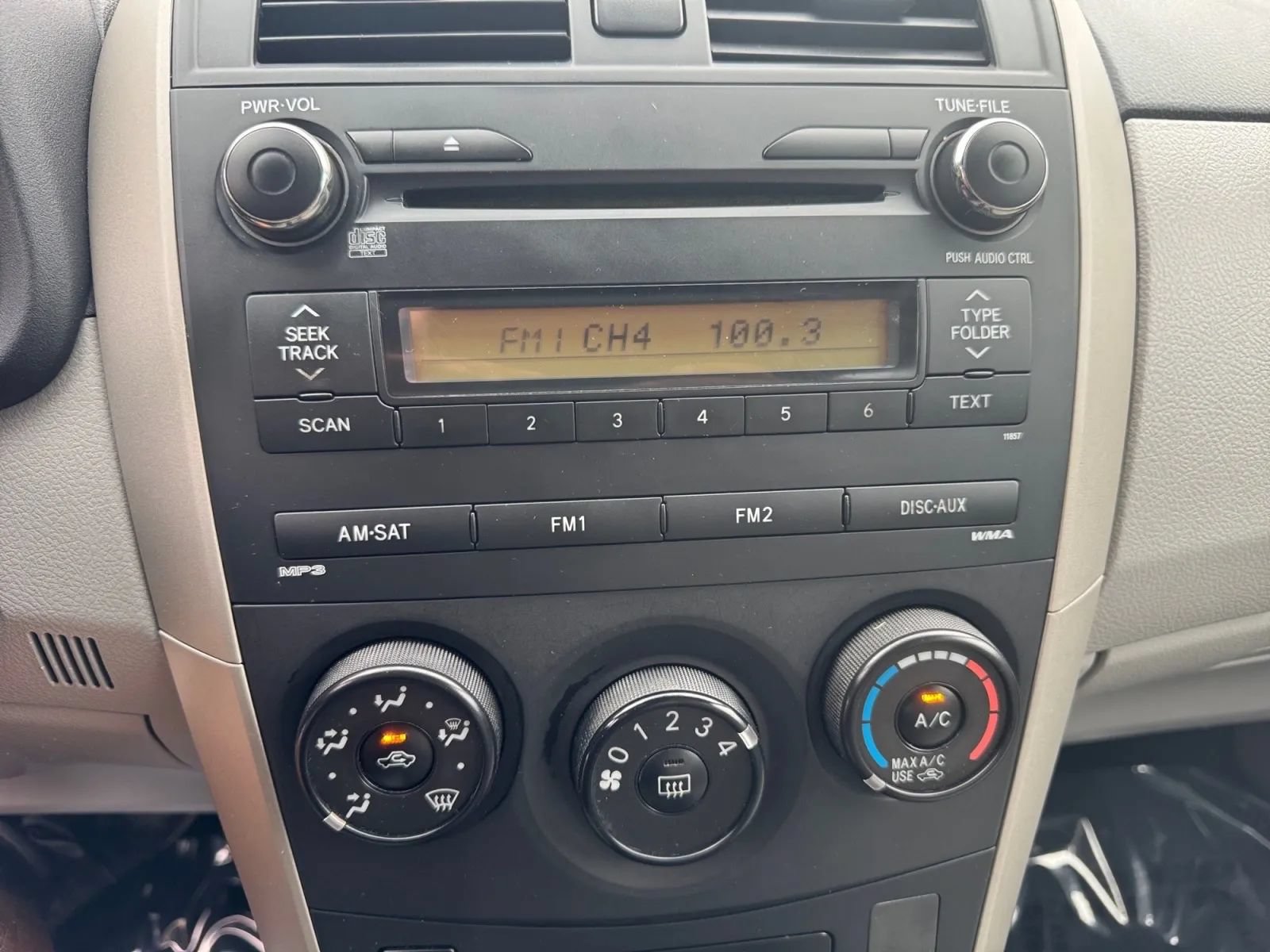 Used 2013 Toyota Corolla L FWD image 23