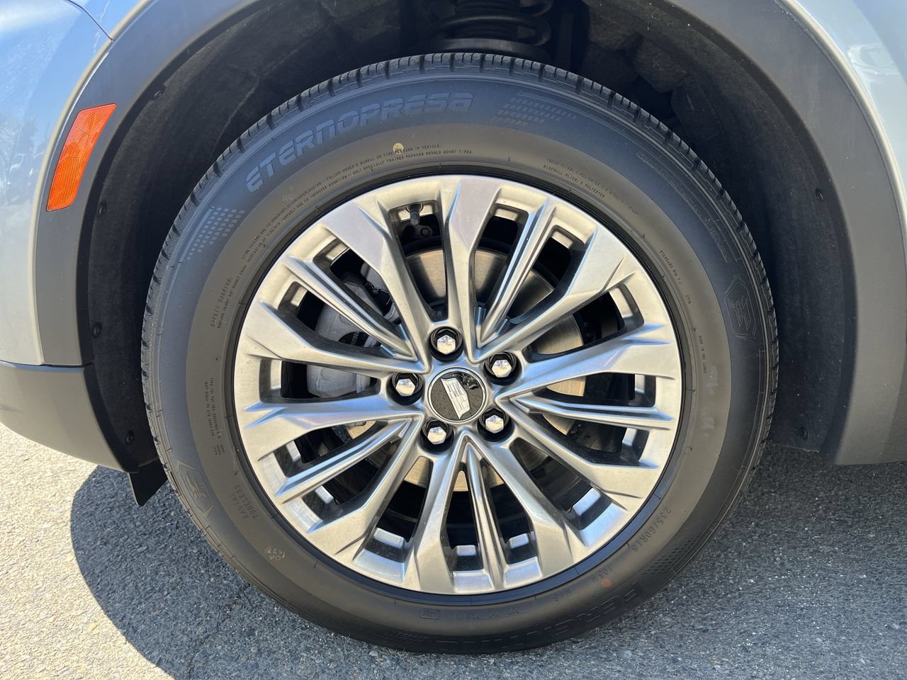 Used 2025 Cadillac XT4 Premium Luxury FWD image 30
