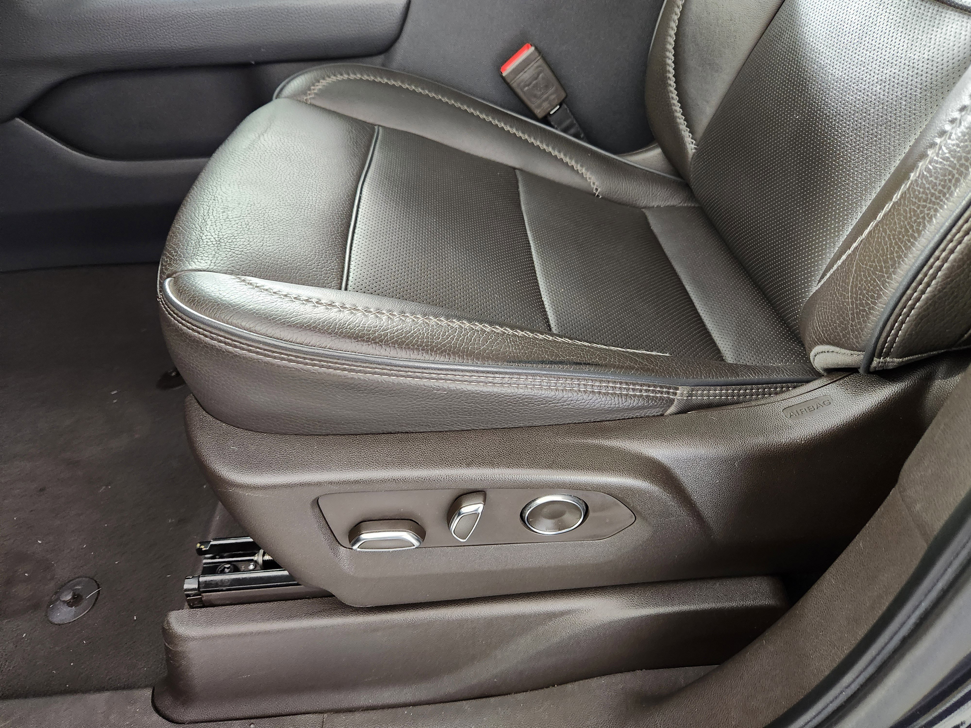 Used 2021 GMC Yukon Denali w/ Denali Premium Package image 13