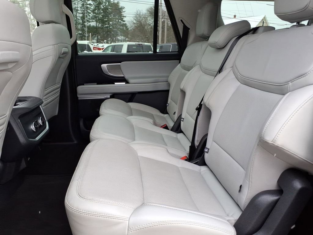Used 2025 Ford Expedition Max Platinum image 16