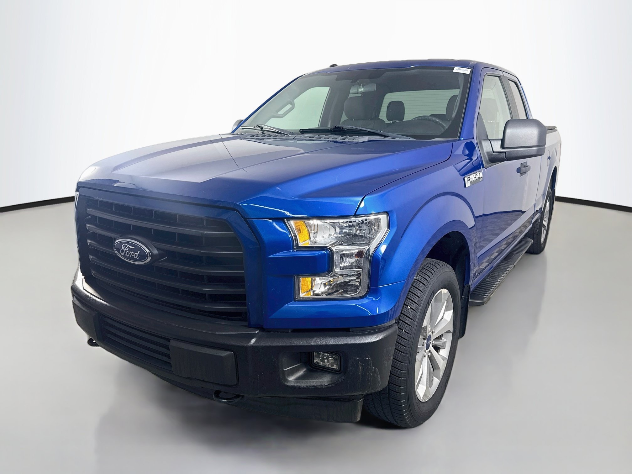 Used 2017 Ford F150 XL w/ Equipment Group 101A Mid AWD/4WD image 4