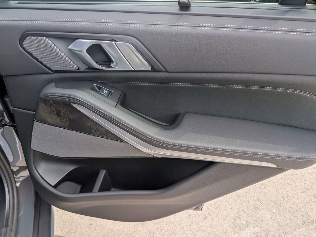New 2026 BMW X5 xDrive50e image 18