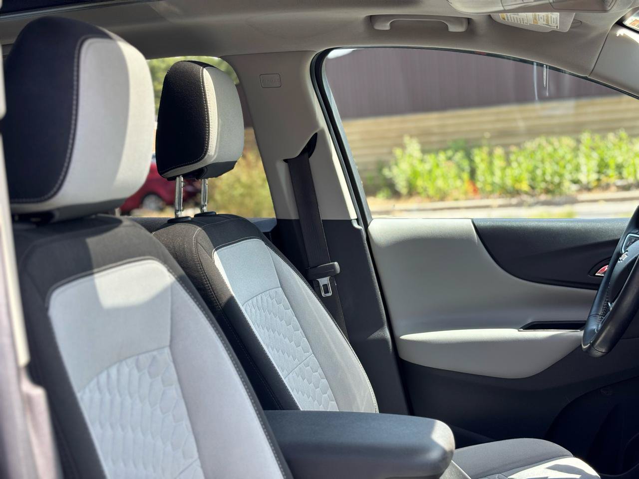 Used 2018 Chevrolet Equinox LT w/ Sun & Infotainment Package FWD image 43