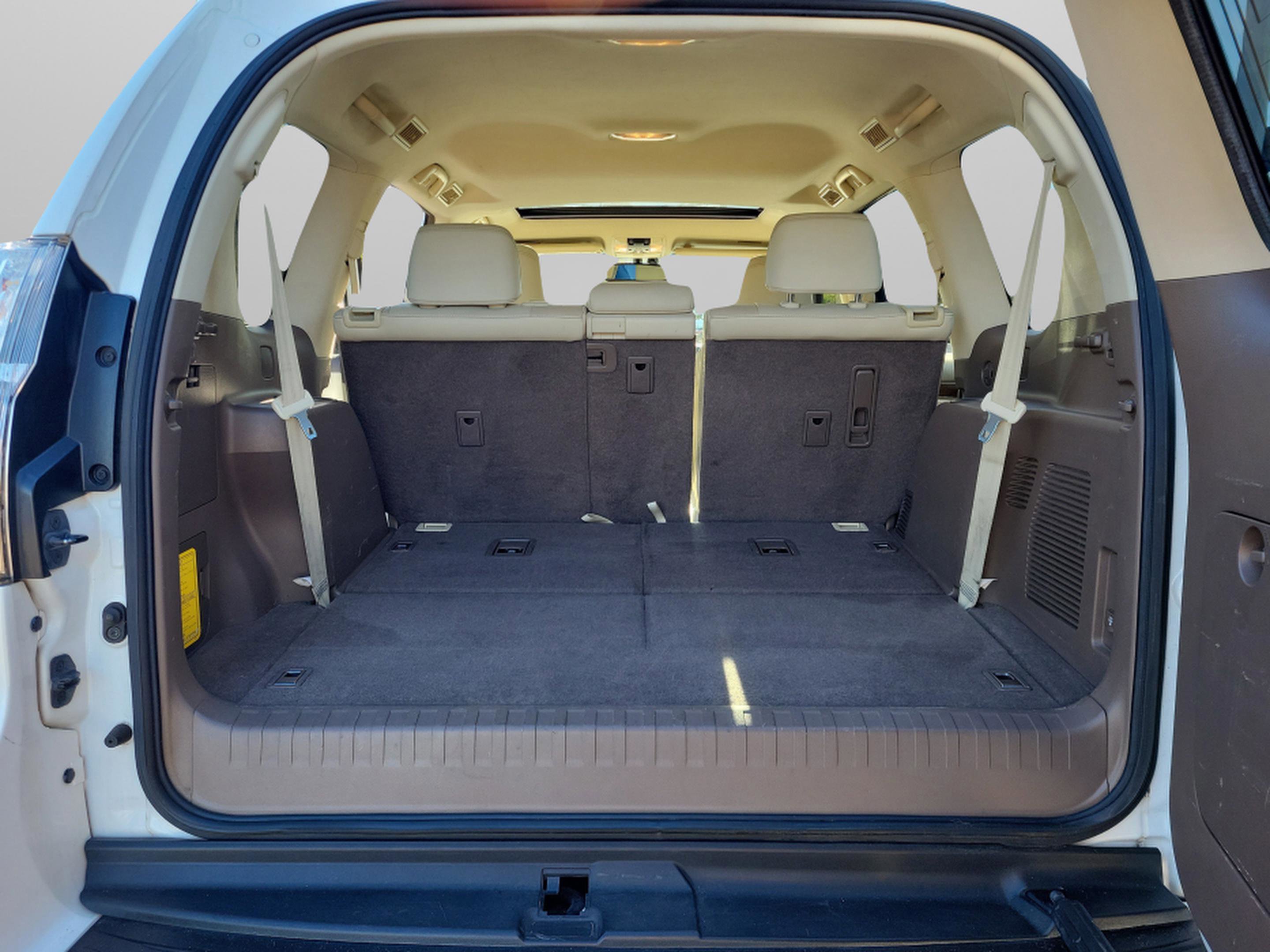 Used 2016 Lexus GX 460 w/ Premium Package image 31