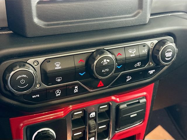 Used 2020 Jeep Wrangler Unlimited Sahara AWD/4WD image 16