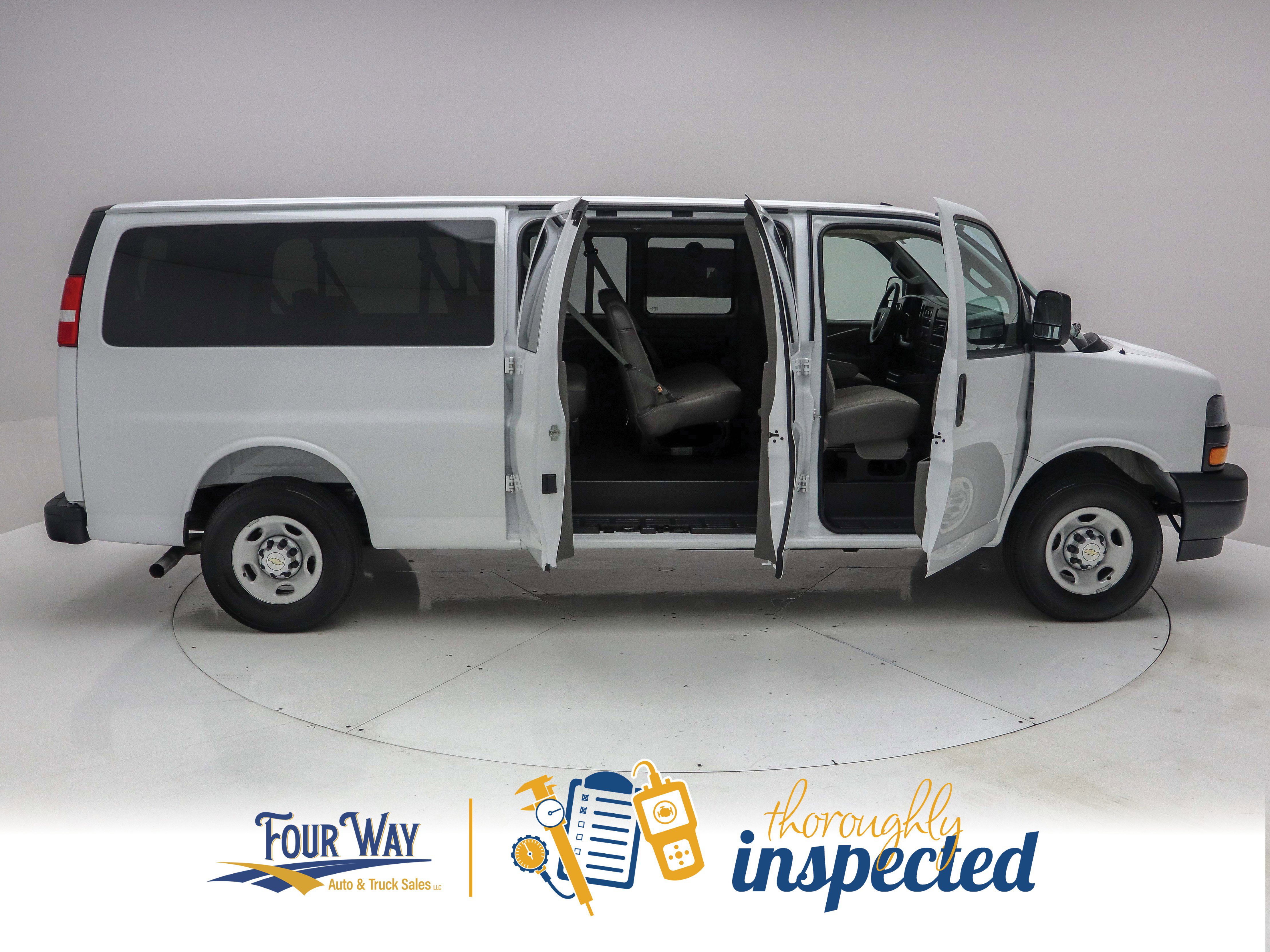 Used 2025 Chevrolet Express 3500 LS RWD image 3