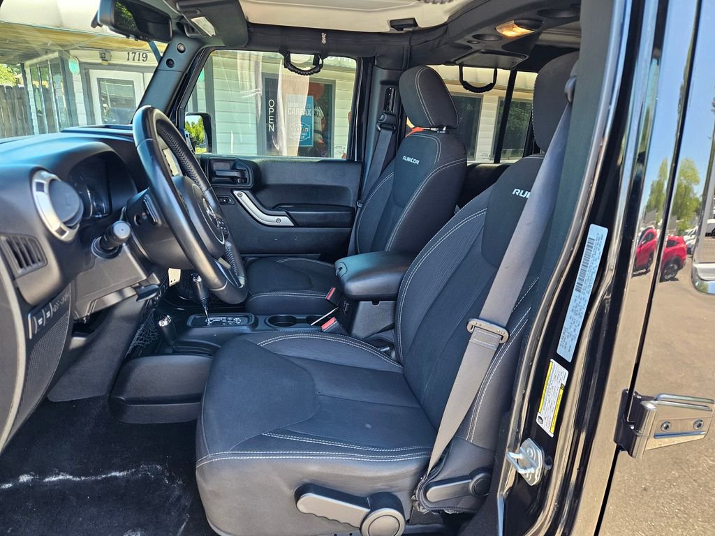 Used 2017 Jeep Wrangler Unlimited Rubicon w/ Connectivity Group AWD/4WD image 10