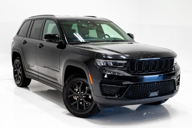 Used 2024 Jeep Grand Cherokee Altitude AWD/4WD image 6