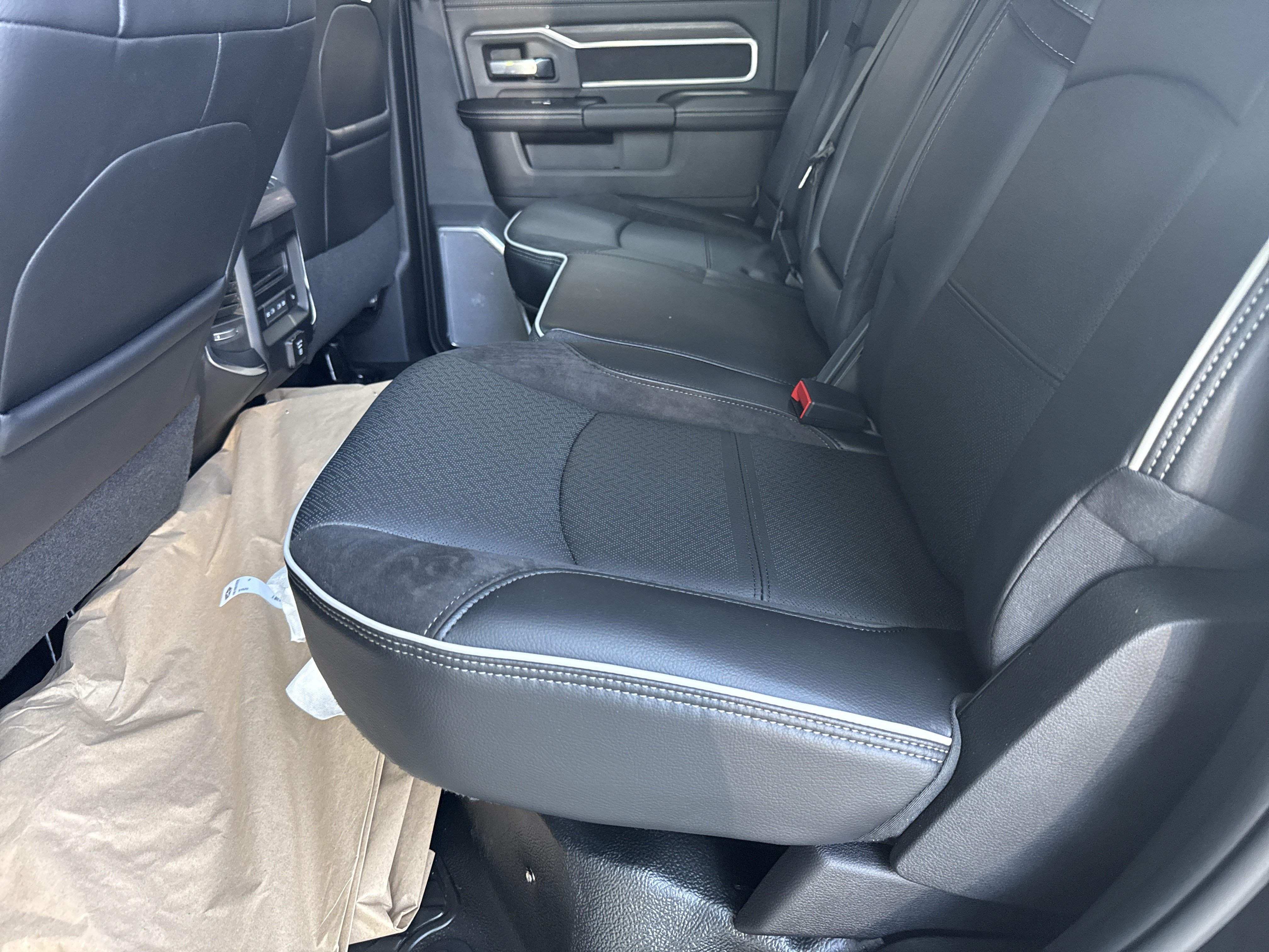 New 2026 RAM 5500 4x4 Crew Cab w/ Laramie Trim Package image 21