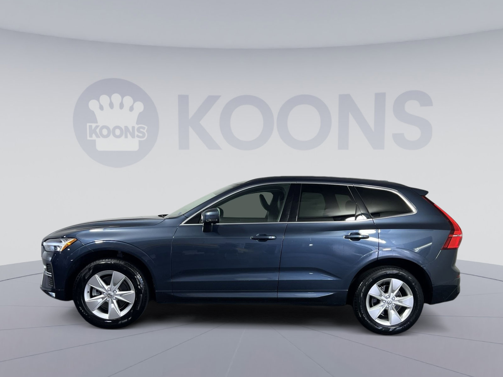 Used 2022 Volvo XC60 B5 Momentum w/ Climate Package FWD image 7