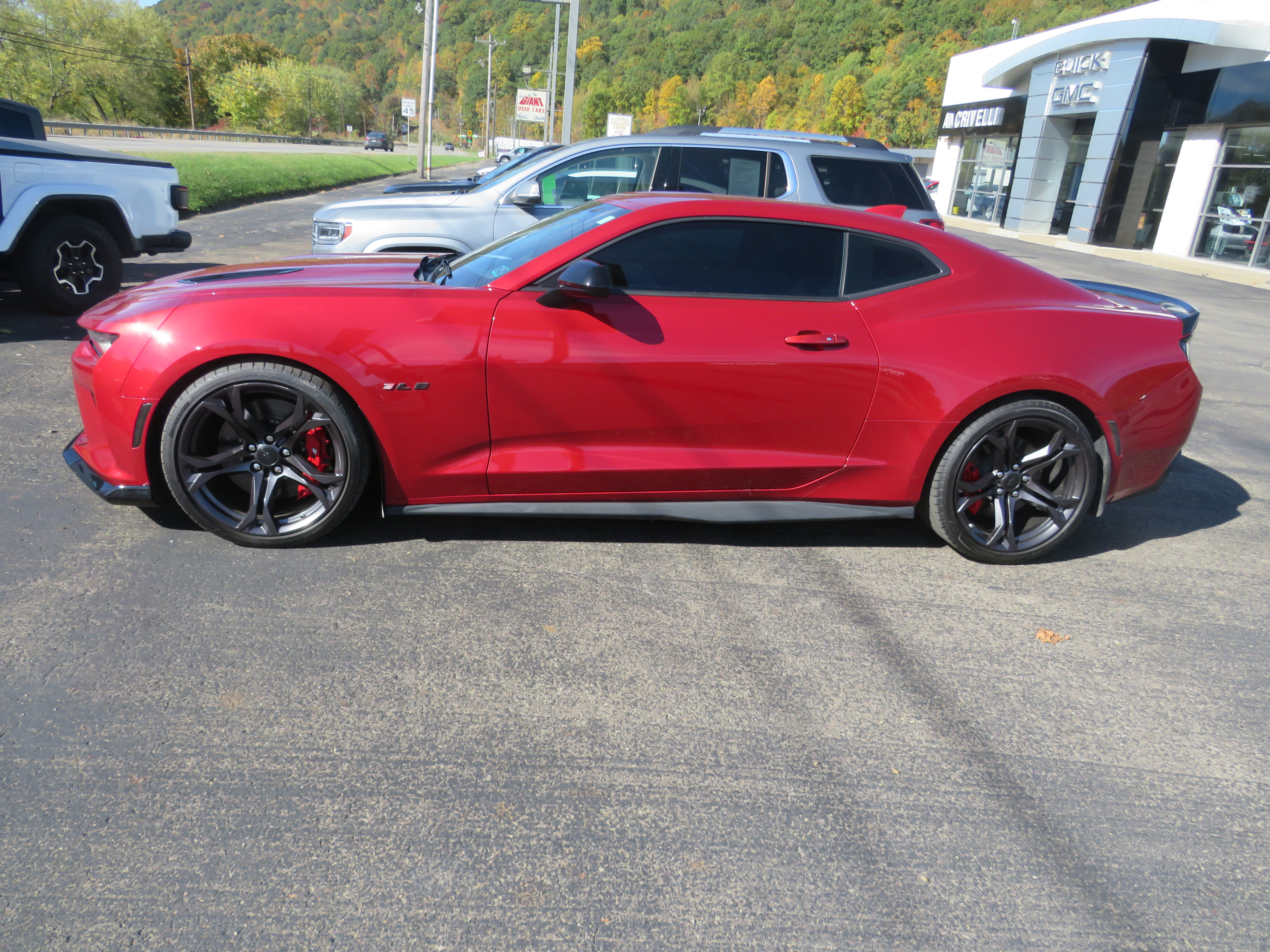 Used 2018 Chevrolet Camaro SS RWD image 4