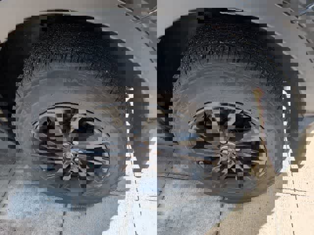 Used 2018 Land Rover Discovery Sport HSE image 11