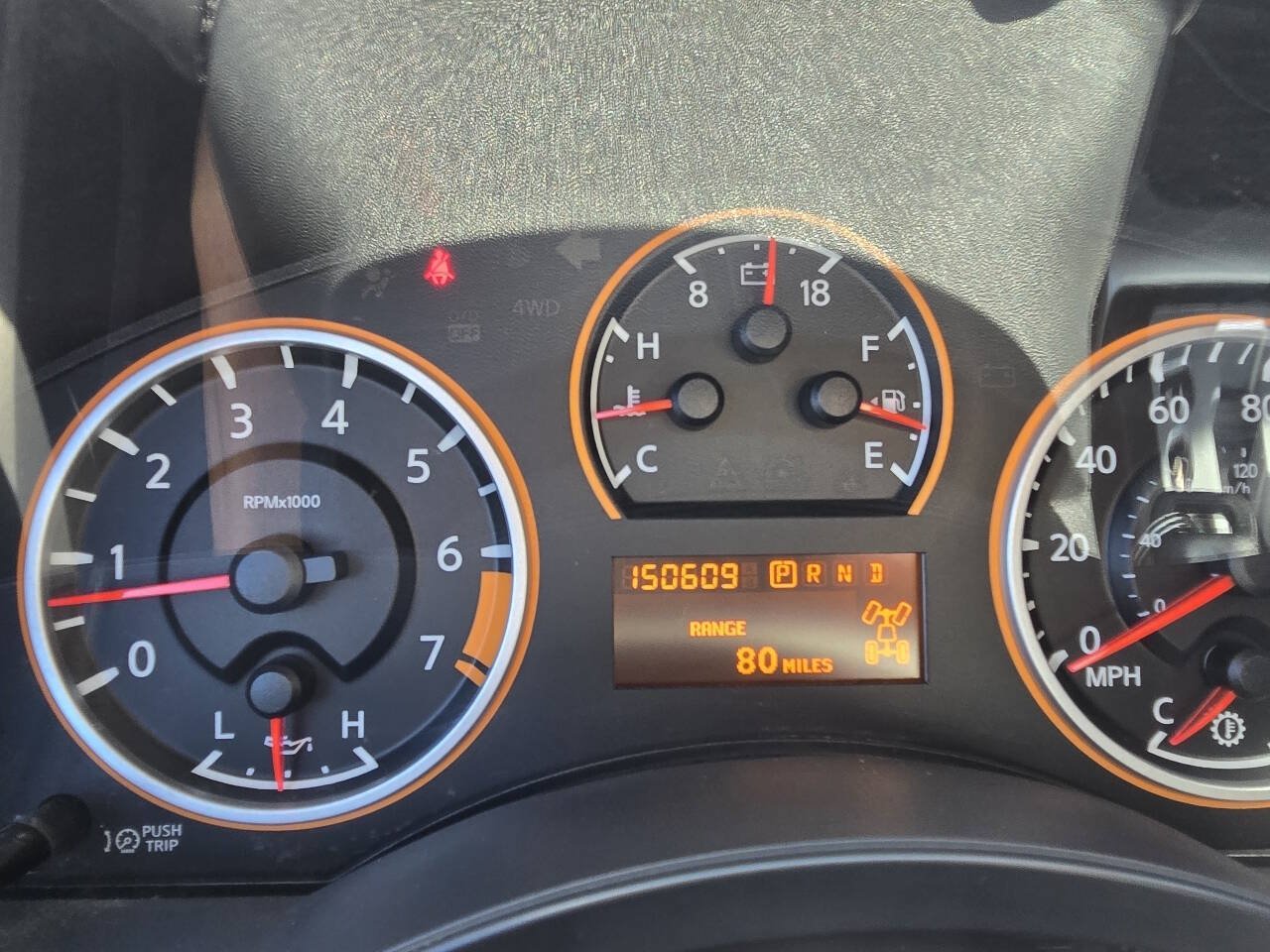 Used 2015 Nissan Titan SV w/ SV Value Truck Package AWD/4WD image 9