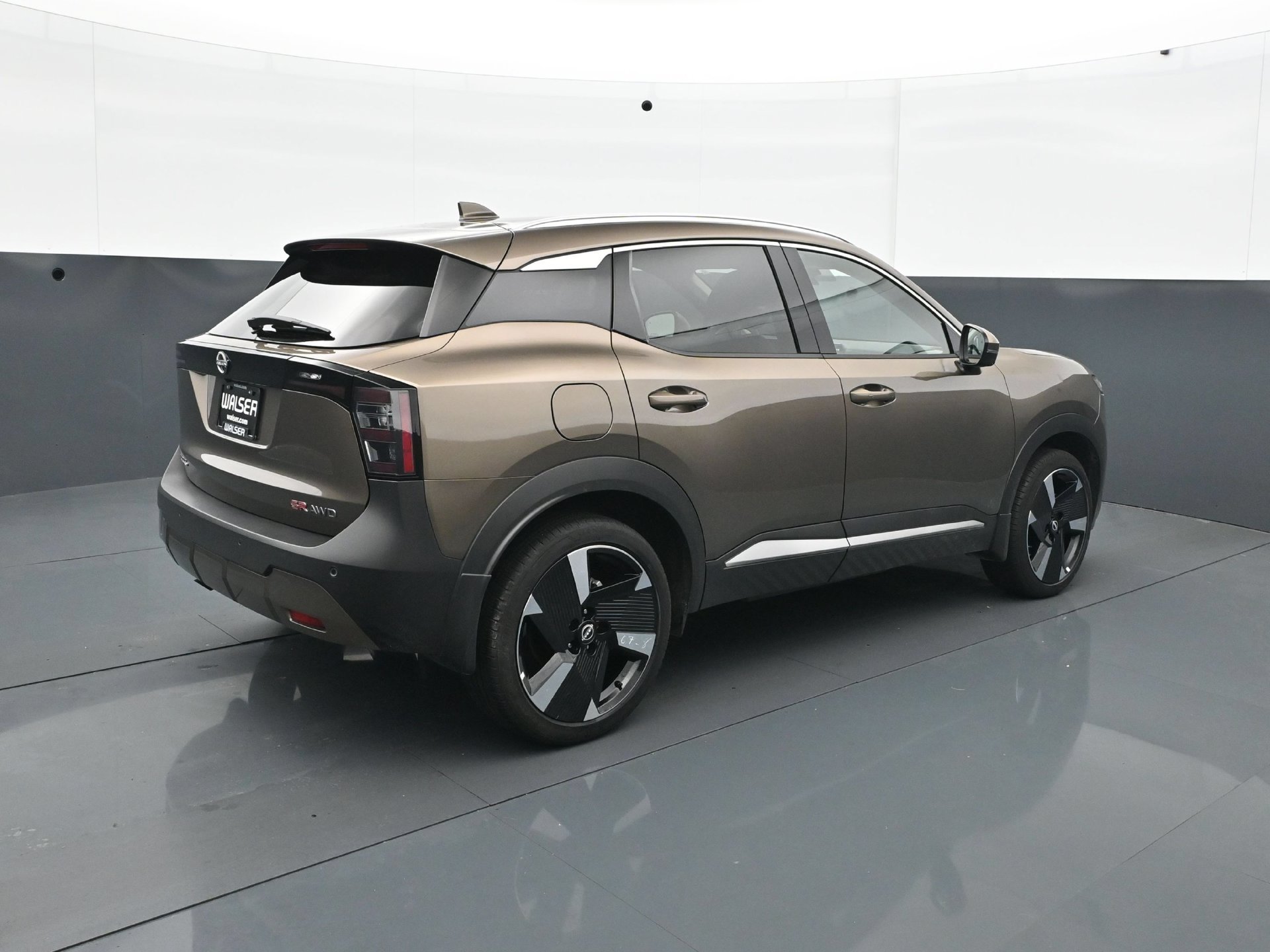 Used 2025 Nissan Kicks SR w/ SR Premium Package AWD/4WD image 7