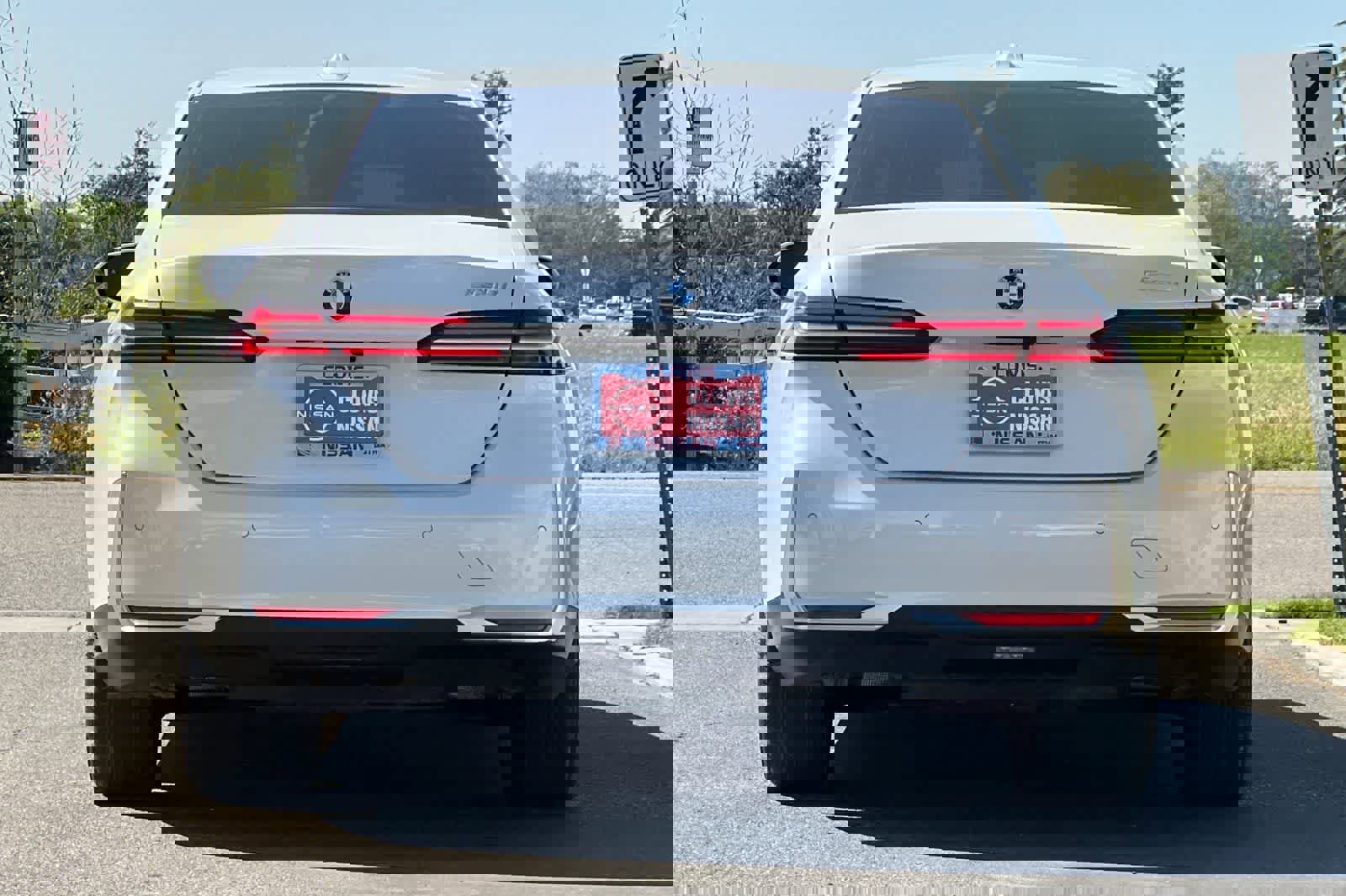 Used 2024 BMW 530i 530i w/ Premium Package image 8