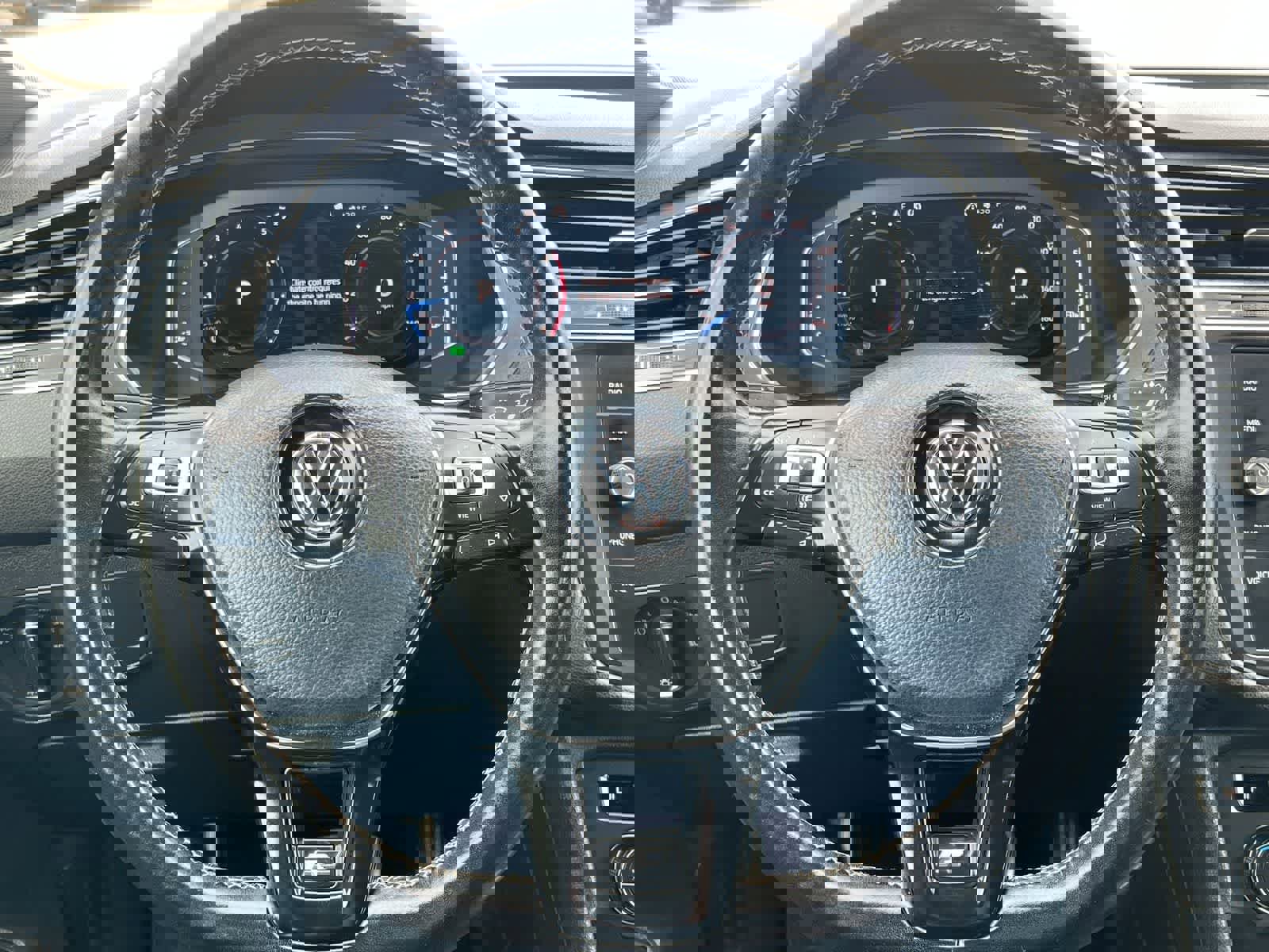 Used 2019 Volkswagen Tiguan SEL Premium R-Line image 22