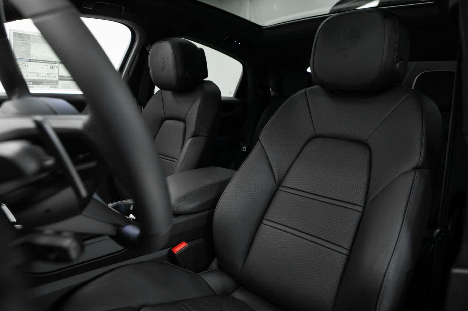 New 2026 Porsche Cayenne Coupe AWD/4WD image 5