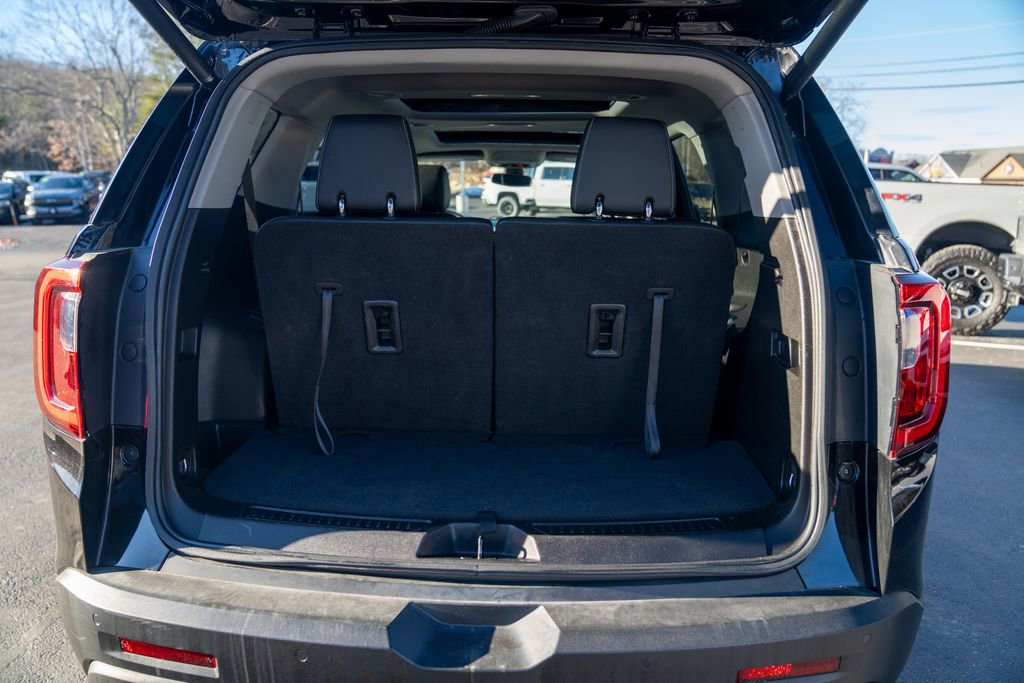 Used 2023 GMC Acadia SLT w/ Elevation Edition image 6