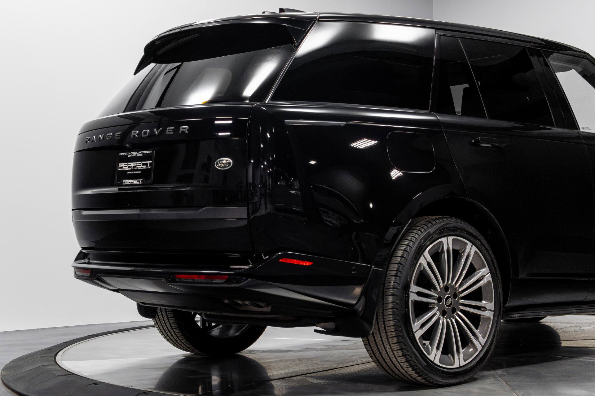 Used 2023 Land Rover Range Rover Autobiography image 12