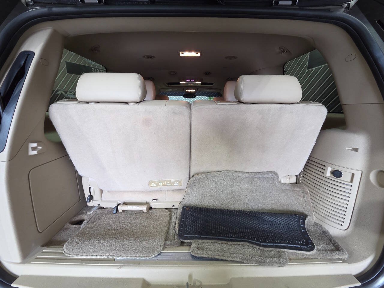 Used 2012 Cadillac Escalade Luxury RWD image 30