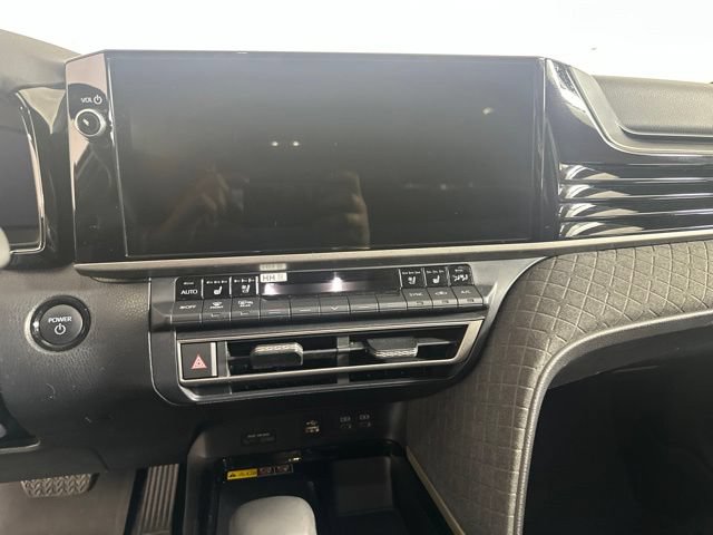 Used 2025 Toyota Camry XLE w/ Premium Plus Package AWD/4WD image 15