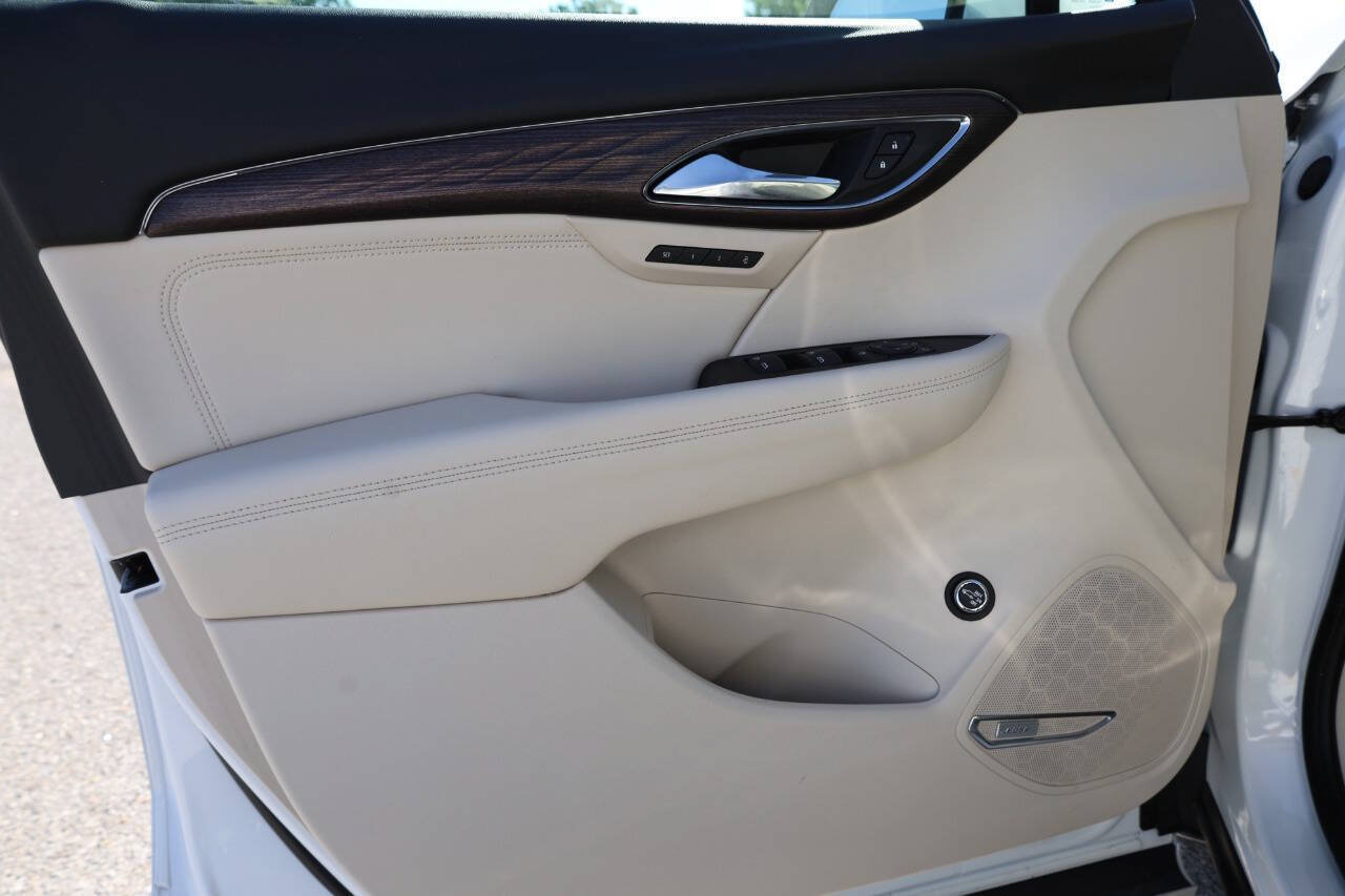 Used 2023 Buick Envision Avenir AWD/4WD image 12