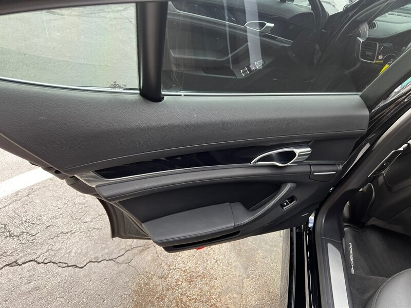 Used 2014 Porsche Panamera S RWD image 22