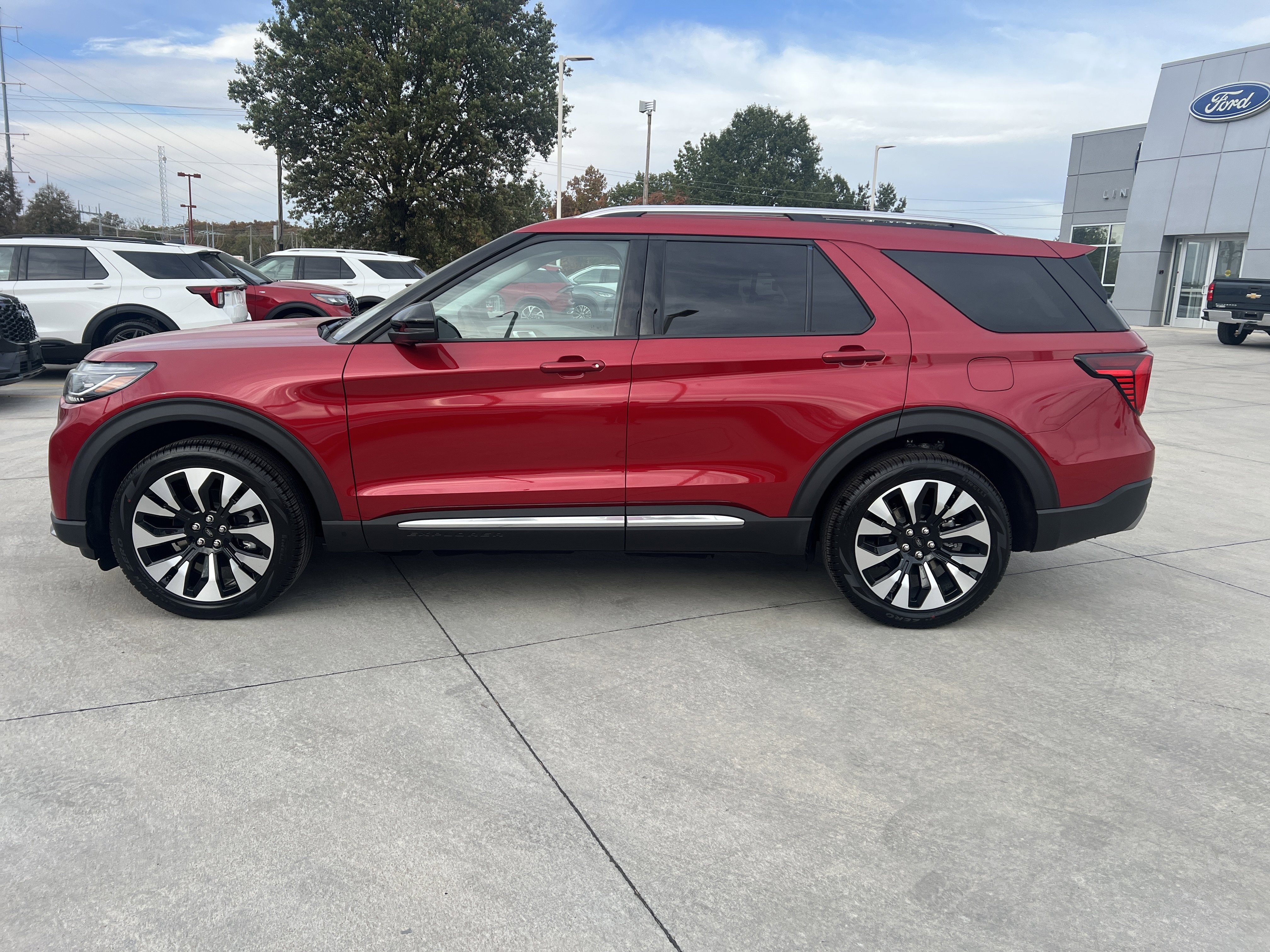 New 2026 Ford Explorer Platinum image 4