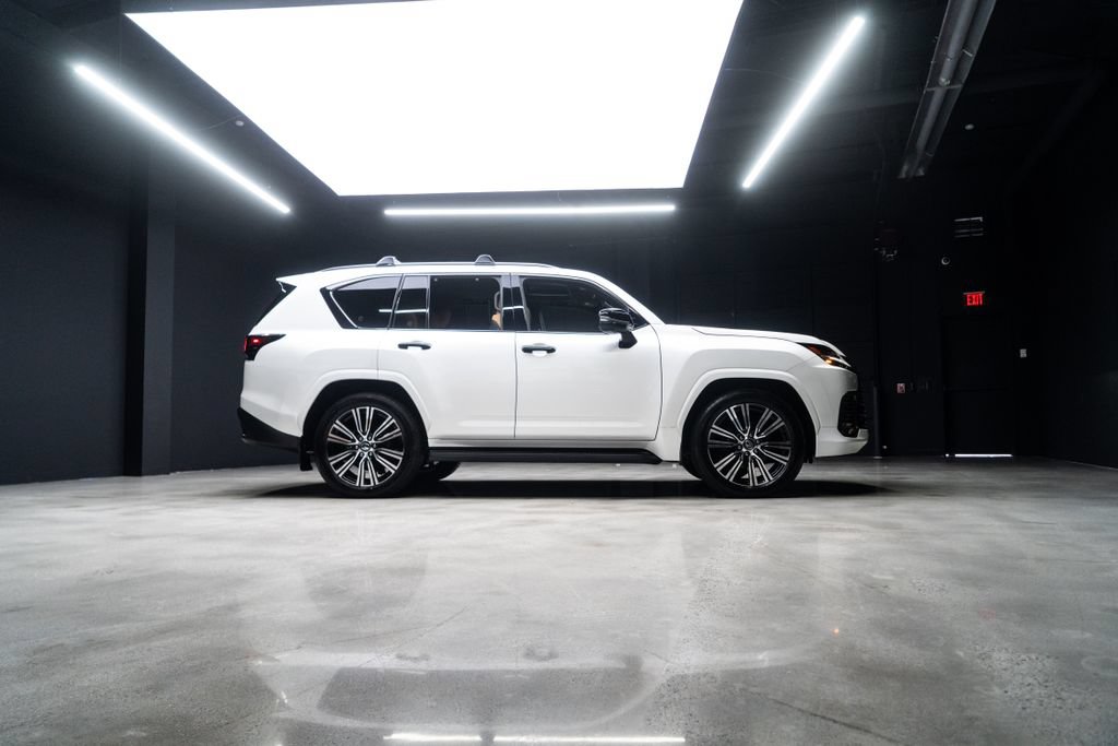 Used 2025 Lexus LX 600 4WD w/ Appearance Package image 9
