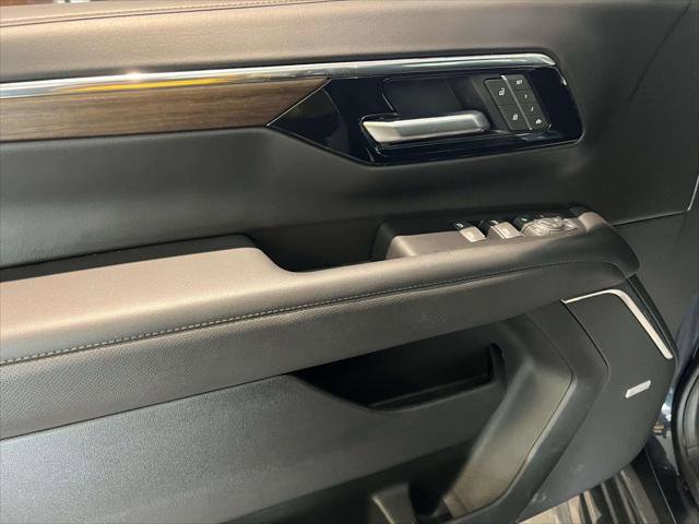 Used 2025 Chevrolet Suburban High Country AWD/4WD image 15