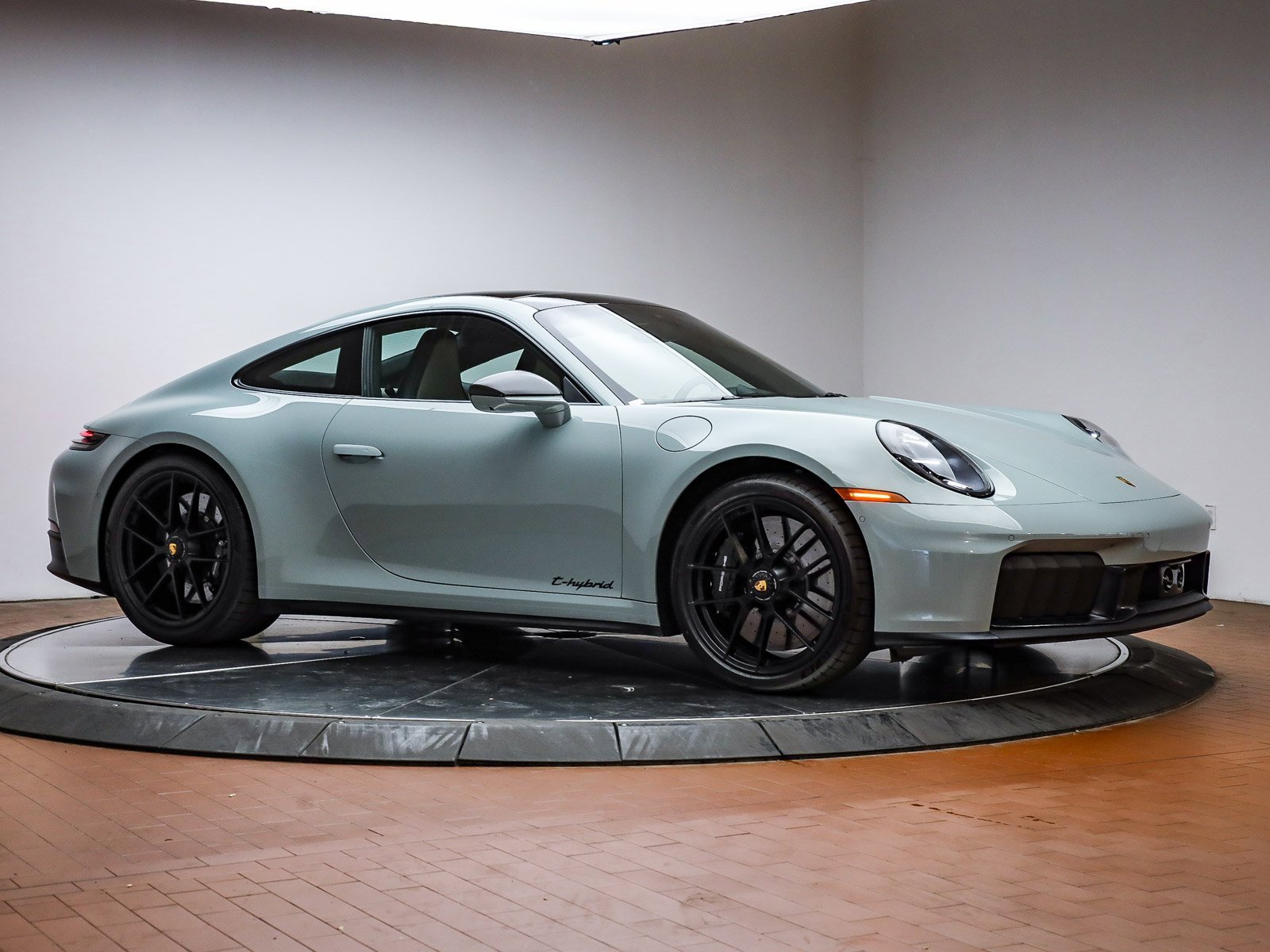 Used 2025 Porsche 911 Carrera 4 GTS image 15