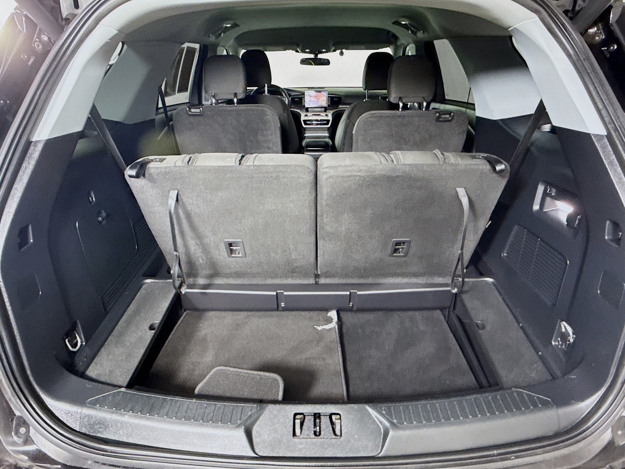Used 2023 Ford Explorer XLT RWD image 32