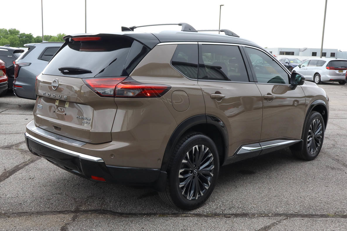 Used 2025 Nissan Rogue Platinum w/ Platinum Premium Package AWD/4WD image 4