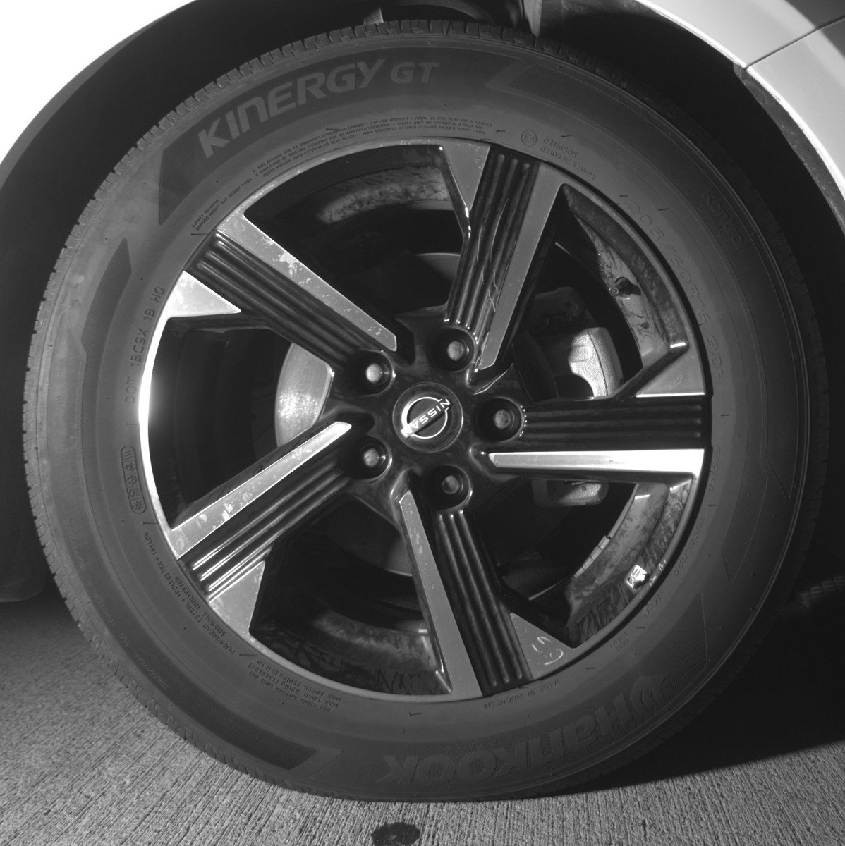 Used 2025 Nissan Sentra SV FWD image 12