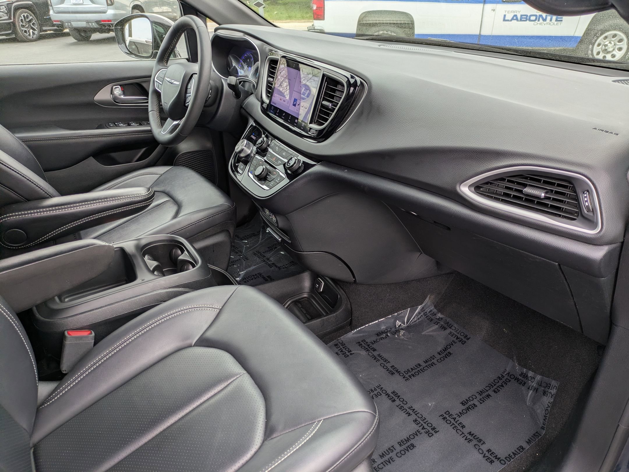 Used 2025 Chrysler Pacifica Select image 40