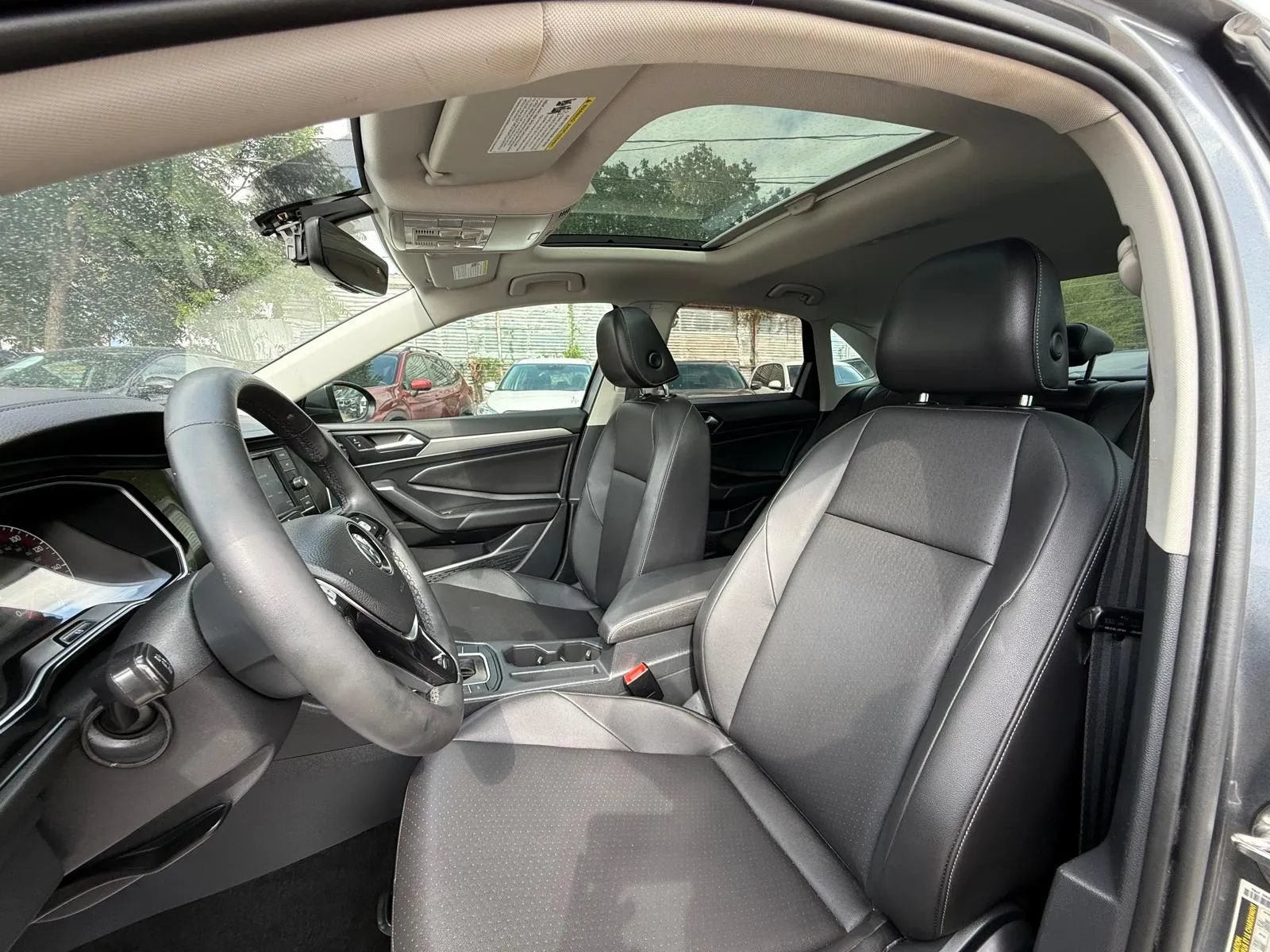 Used 2020 Volkswagen Jetta SE w/ SE Cold Weather Package FWD image 9