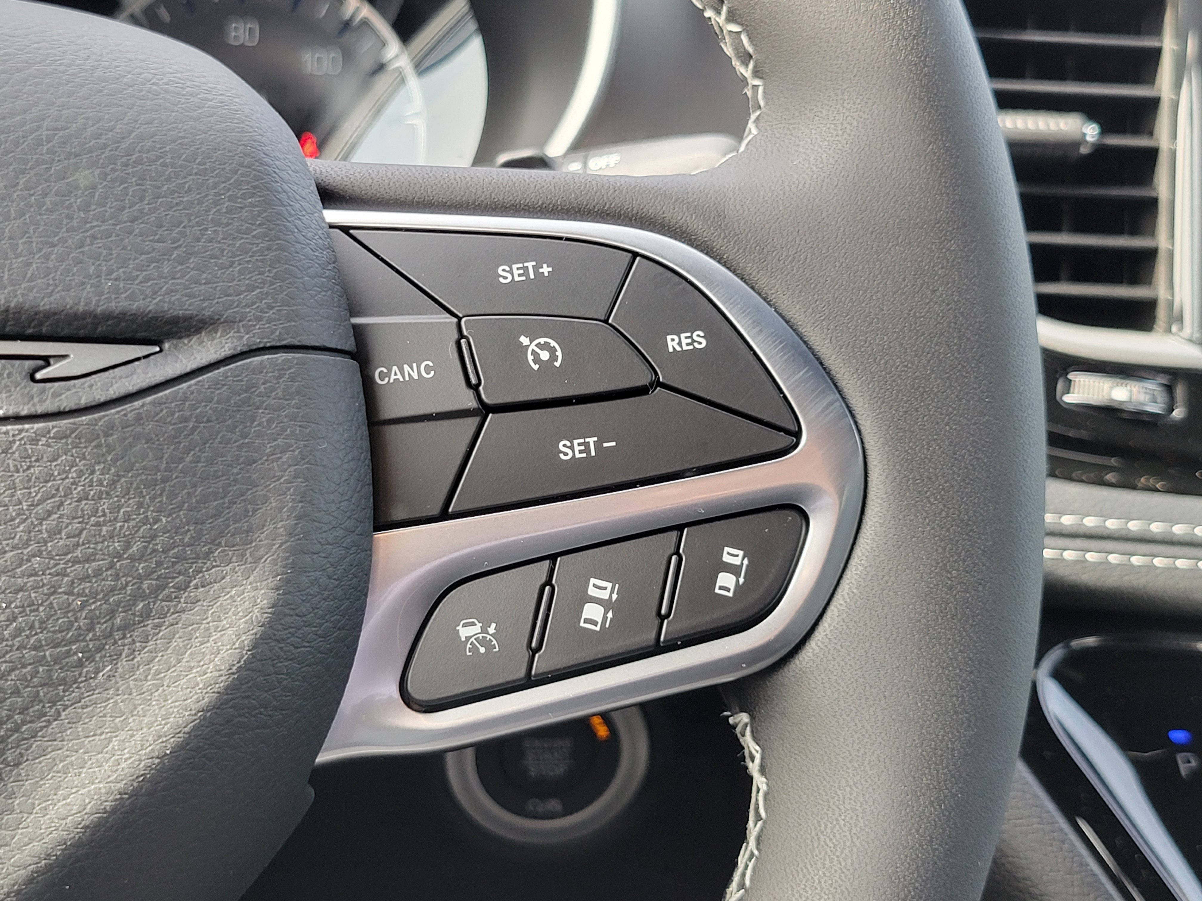 New 2027 Chrysler Pacifica Select AWD/4WD image 13