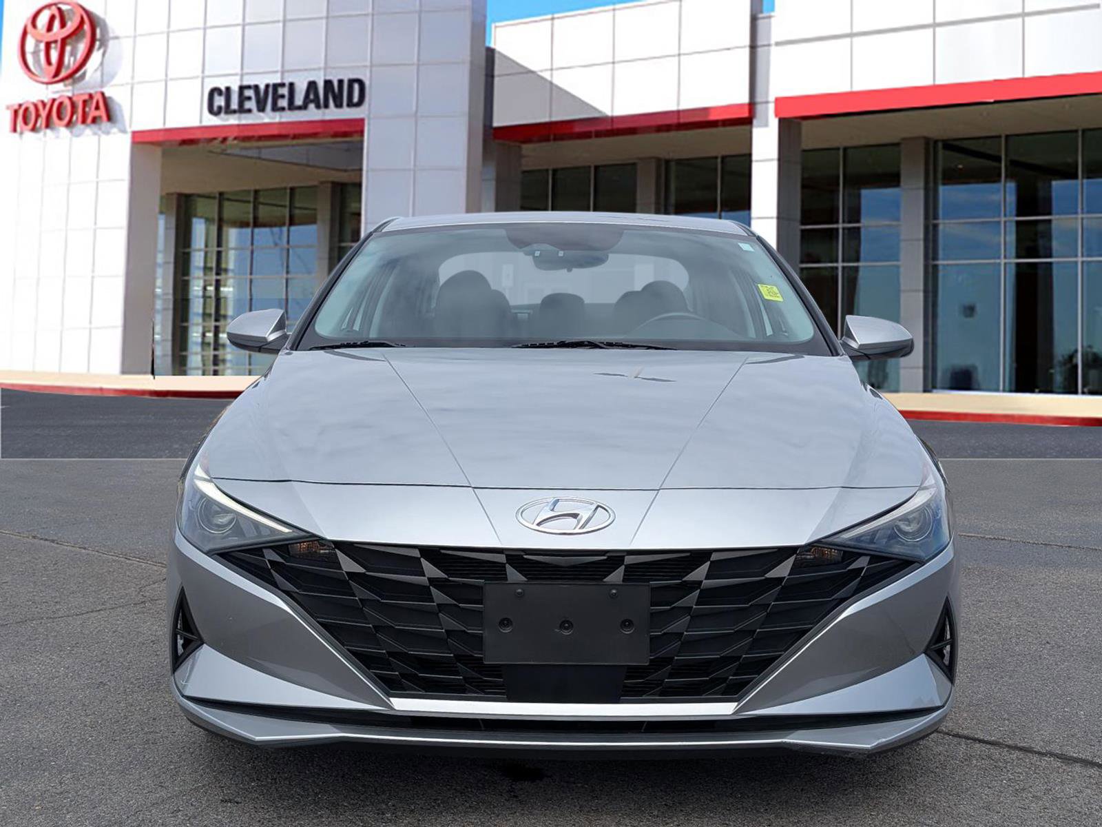 Used 2023 Hyundai Elantra SEL w/ Convenience Package image 3