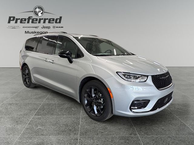 New 2026 Chrysler Pacifica Limited w/ S Appearance Package image 3