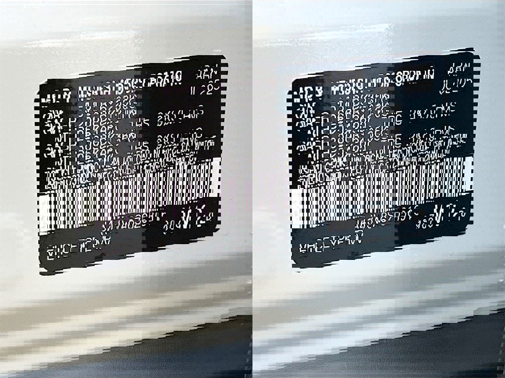 New 2025 Mitsubishi Outlander SE image 32