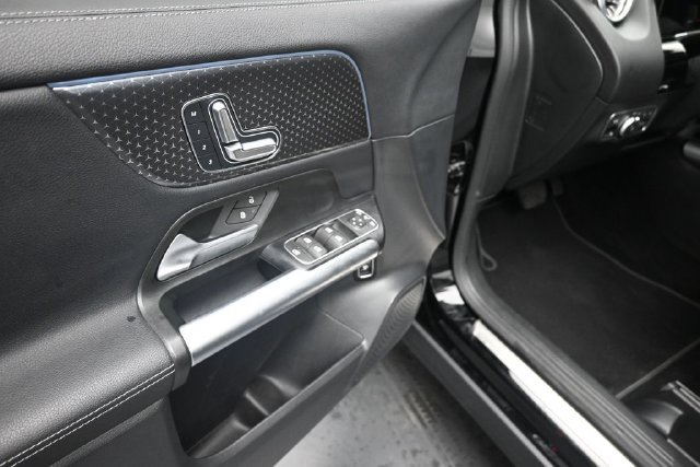 Used 2025 Mercedes-Benz GLA 250 4MATIC image 15