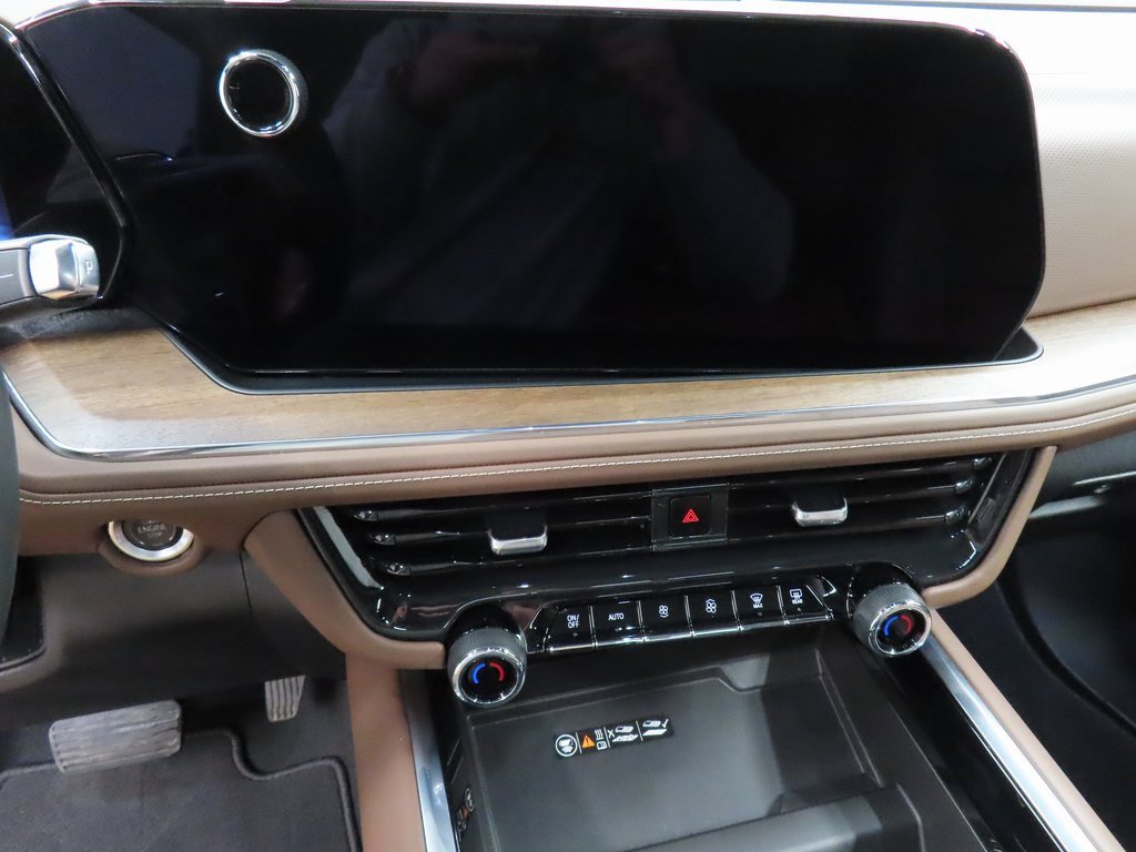 Used 2025 Chevrolet Tahoe High Country image 14