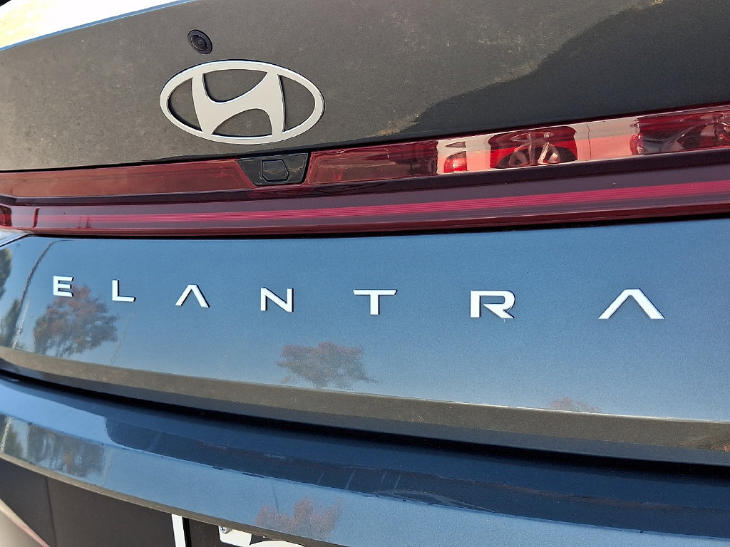Used 2025 Hyundai Elantra SEL FWD image 31