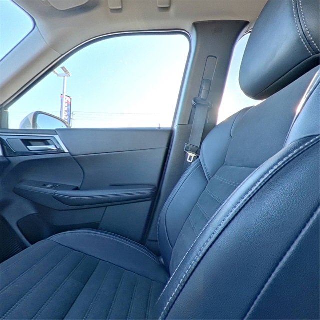 Used 2024 Mitsubishi Outlander SE image 27