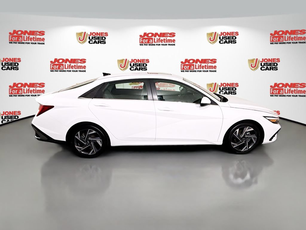 Certified 2025 Hyundai Elantra Limited FWD image 20