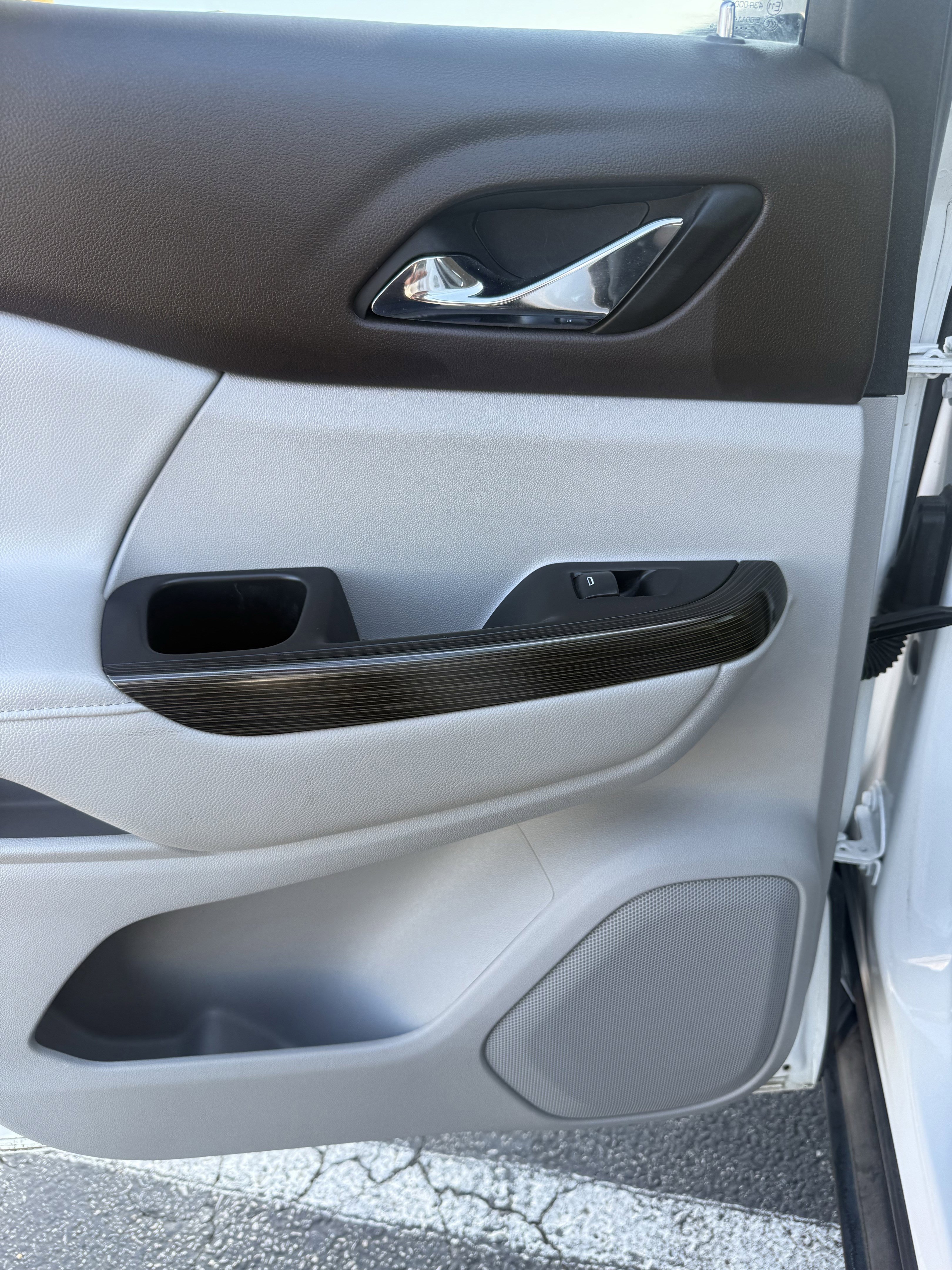 Used 2019 GMC Acadia SLT image 13